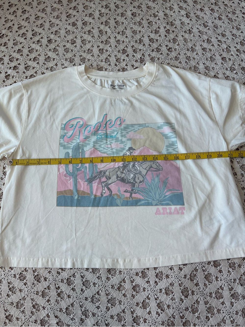 Ariat Women’s Rodeo Bound Short Sleeve Boxy Fit Crop Tee Size Medium NWT - Picture 6 of 9